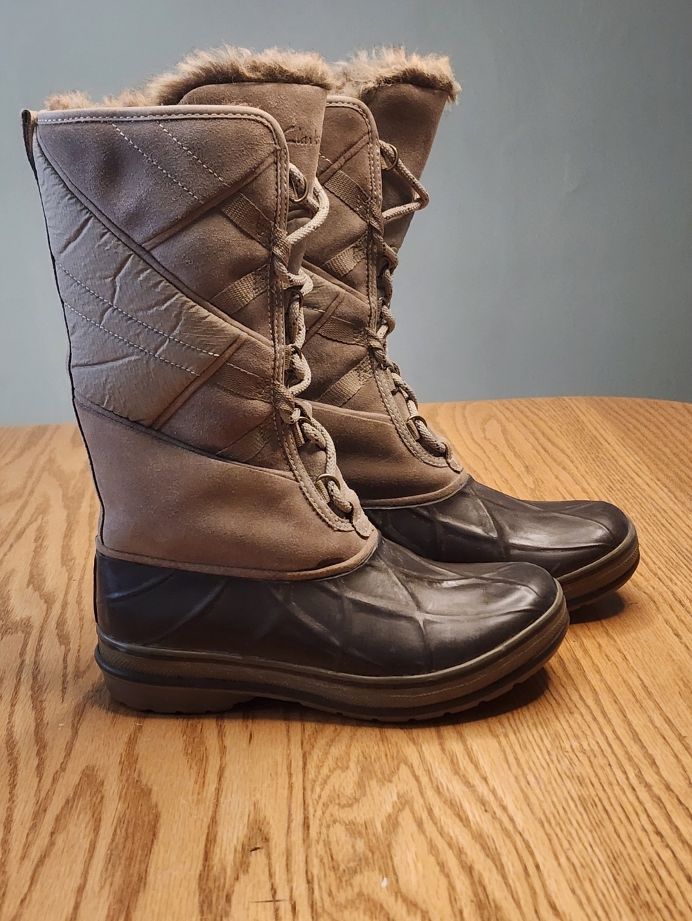 Clarks Muckers Storm Beige Fur Line Boots Womens Size 6.5 Winter Hiking Fall - Picture 2 of 9